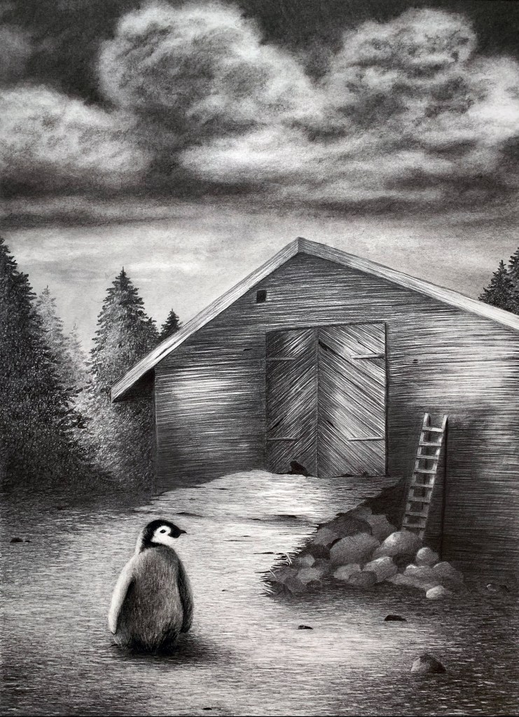 En pingvin står framför ett härbre.